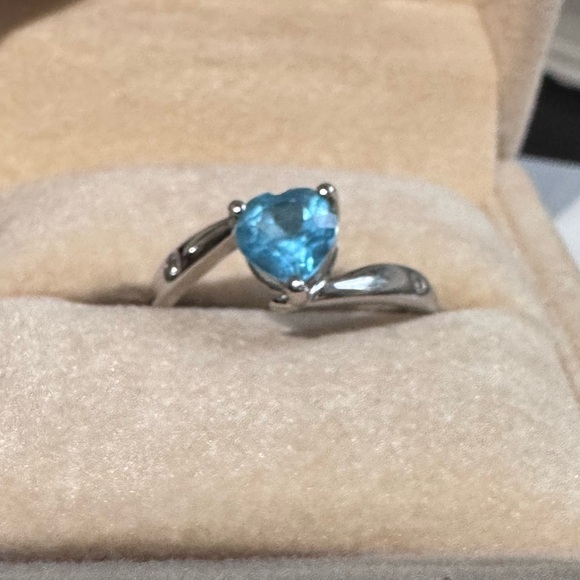 πβ¨ Dainty 14K White Gold Blue Topaz Ring β Minimalist Sparkle + Vintage Charm! - Picture 2 of 14